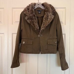 Vintage Y2K indie boho Refuge. Brown Faux Fur Collar Military Jacket Size Large